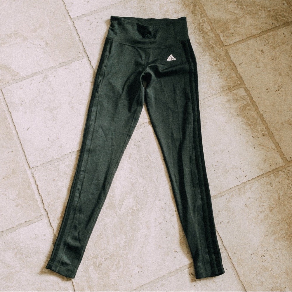 adidas🌿— athletic leggings w/ stripes!!